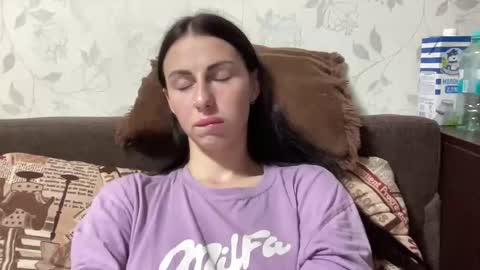 Anna online show from November 2025 09:25:02 PM