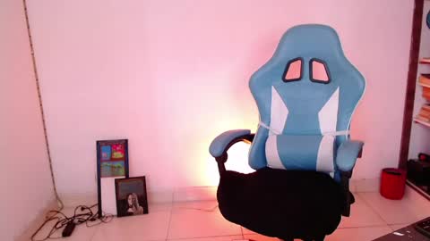 Snapshot of callmebluee chatting on April 2026 06:16:01 PM callmebluee online show from April 2026 06:16:01 PM