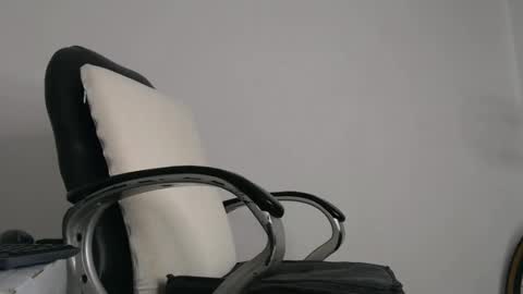 Snapshot of calvinhotlatino chatting on December 2024 11:23:02 PM calvinhotlatino online show from December 2024 11:23:02 PM