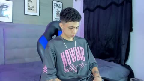 Snapshot of cameron_lux4 chatting on April 2026 04:17:02 AM CAMERON online show from April 2026 04:17:02 AM