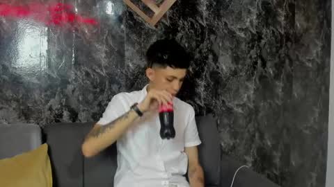 Snapshot of cameron_lux4 chatting on May 2026 03:22:01 AM CAMERON online show from May 2026 03:22:01 AM
