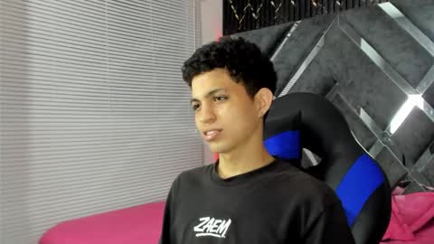 Snapshot of cameron_lux4 chatting on May 2026 03:22:02 AM CAMERON online show from May 2026 03:22:02 AM