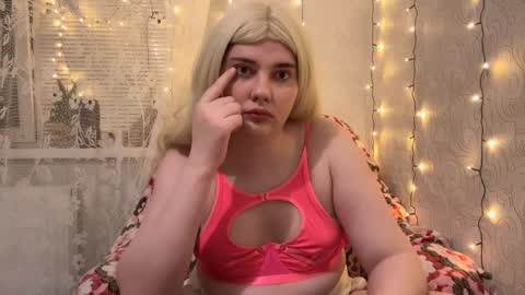 Snapshot of camgirl_xx chatting on January 2025 06:24:02 PM Marta online show from January 2025 06:24:02 PM