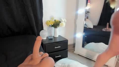 Snapshot of cami_cruzz chatting on May 2026 09:34:01 PM Camila cruz online show from May 2026 09:34:01 PM