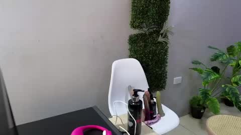 Snapshot of camil_milfdream chatting on May 2026 11:04:01 AM Camil online show from May 2026 11:04:01 AM