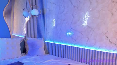 Cami online show from November 2025 11:44:01 AM