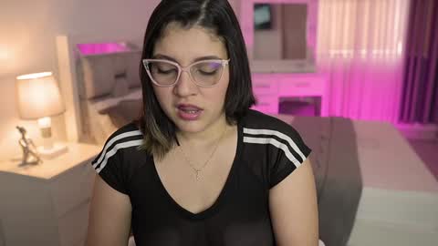 Camila buitrago online show from December 2024 05:58:01 PM