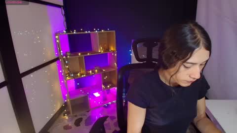 Snapshot of camila_harperr chatting on January 2025 04:18:02 AM C A M I L A online show from January 2025 04:18:02 AM