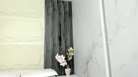 Camila  online show from October 2025 12:06:01 PM