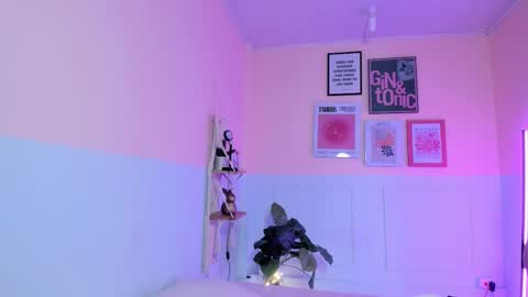 Camila  online show from October 2025 11:55:01 AM