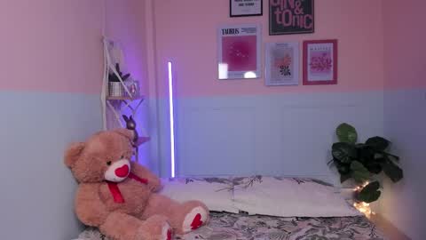 Camila  online show from November 2025 11:42:01 AM