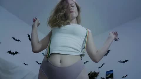 Snapshot of camille_20 chatting on October 2025 01:39:01 AM Camille online show from October 2025 01:39:01 AM