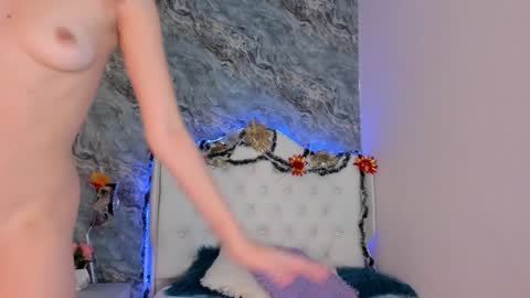 C A M I L L E N    Help me get to the top online show from January 2025 01:56:01 AM