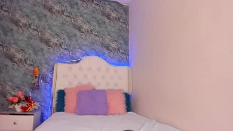 C A M I L L E N    Help me get to the top online show from January 2025 09:29:02 PM