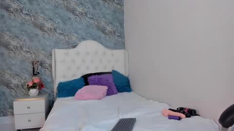 C A M I L L E N    Help me get to the top online show from January 2025 02:26:02 AM