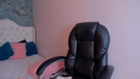 C A M I L L E N    Help me get to the top online show from February 2025 01:55:01 AM