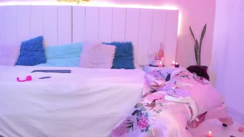 C A M I L L E N    Help me get to the top online show from October 2025 10:20:02 PM