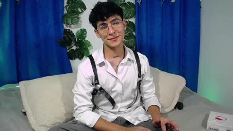 Snapshot of camilo_xcam chatting on February 2025 09:07:02 PM CAMILO online show from February 2025 09:07:02 PM