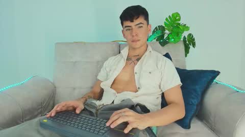 Snapshot of camilo_xcam chatting on September 2025 06:09:01 PM CAMILO online show from September 2025 06:09:01 PM