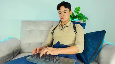 Snapshot of camilo_xcam chatting on September 2025 08:34:01 PM CAMILO online show from September 2025 08:34:01 PM