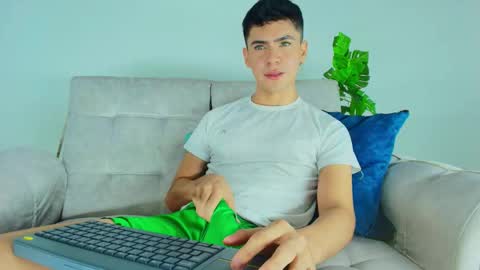Snapshot of camilo_xcam chatting on October 2025 11:26:02 PM CAMILO online show from October 2025 11:26:02 PM