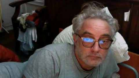 Snapshot of camoswan chatting on December 2025 10:05:01 PM Swan online show from December 2025 10:05:01 PM