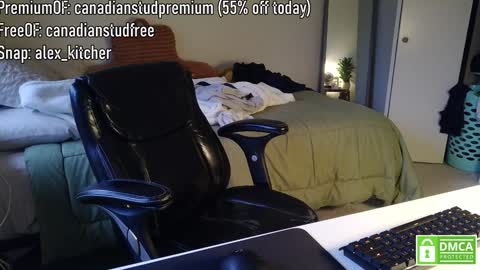 Snapshot of canadianstud18 chatting on January 2025 11:59:01 PM Devon online show from January 2025 11:59:01 PM