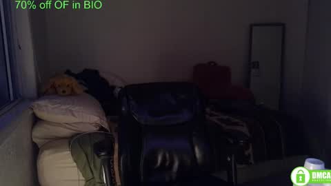 Snapshot of canadianstud18 chatting on February 2025 01:57:01 AM Devon online show from February 2025 01:57:01 AM