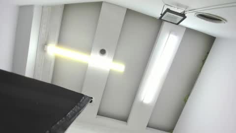 Candelabrown  online show from November 2025 03:31:02 AM