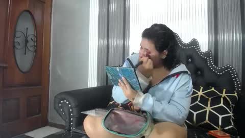 candy online show from November 2025 02:47:02 AM