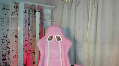 Snapshot of candy_hes chatting on December 2024 02:30:02 AM Nickol online show from December 2024 02:30:02 AM