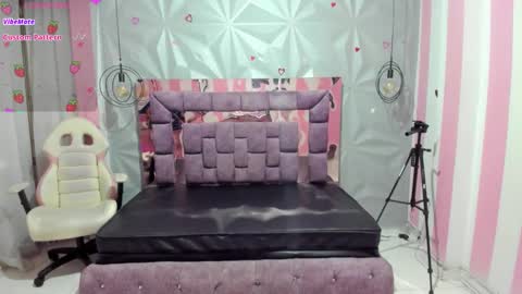 Ania online show from November 2025 11:13:01 AM