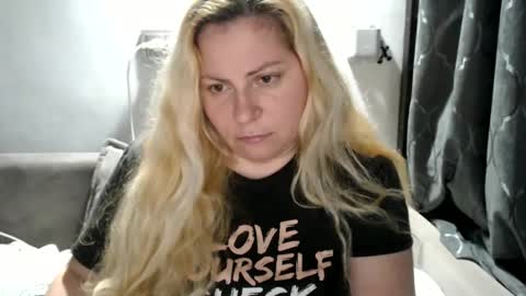 Laura online show from February 2025 06:32:02 PM