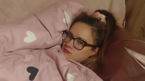 say meow and send tips  online show from October 2025 01:08:02 AM