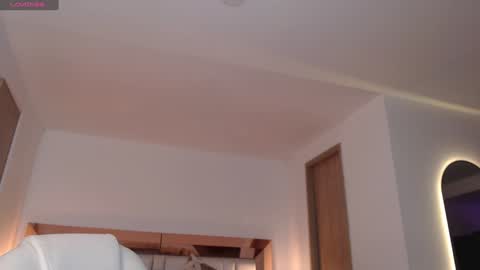 Shenoa Jimenez online show from January 2025 05:03:01 AM