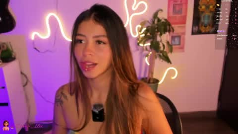 Snapshot of candyxpeach chatting on May 2026 01:14:02 AM Camilla online show from May 2026 01:14:02 AM