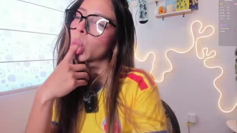 Snapshot of candyxpeach chatting on June 2026 04:49:02 PM Camilla online show from June 2026 04:49:02 PM