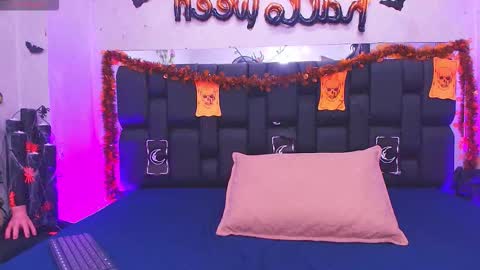 Aura  online show from October 2025 11:57:02 AM