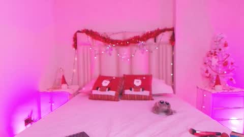 Aura  online show from November 2025 11:54:02 AM