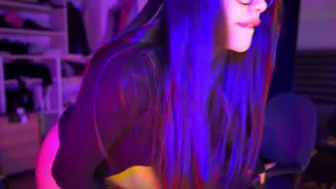 Snapshot of capriciousqueen chatting on October 2025 03:15:01 AM Miyah online show from October 2025 03:15:01 AM