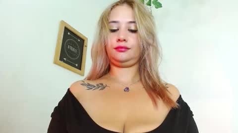 Carla online show from September 2025 11:43:01 AM