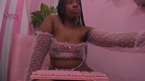 Snapshot of carlota_swan chatting on January 2025 11:07:01 PM carlota online show from January 2025 11:07:01 PM