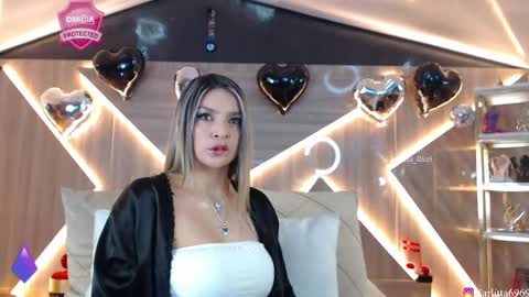 Carla Carla  I am sensual goddes and i was born for loveworshipping and enjoyment. online show from September 2025 10:15:02 PM