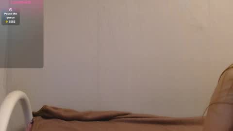 Mia online show from October 2025 03:02:02 PM