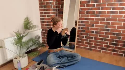 Eva online show from November 2025 07:25:02 PM