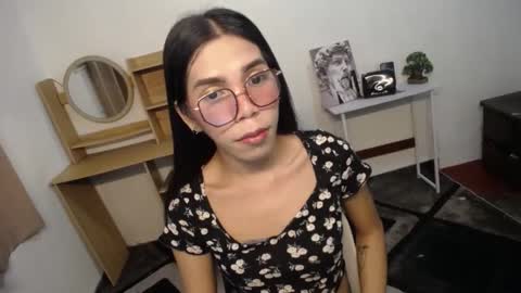 Snapshot of carol_linaxxx chatting on December 2024 09:33:02 AM Carolina online show from December 2024 09:33:02 AM