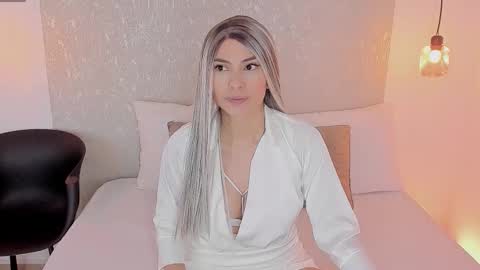 Carolain online show from November 2025 03:06:02 PM