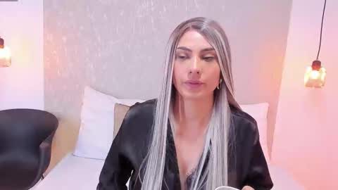 Carolain online show from December 2025 01:38:02 PM