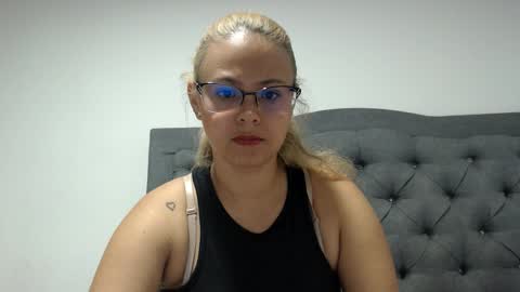 Snapshot of carolay02 chatting on November 2025 01:48:02 AM carolay02 online show from November 2025 01:48:02 AM