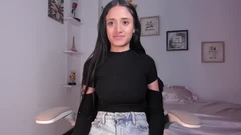 Caroline online show from February 2025 12:30:01 AM